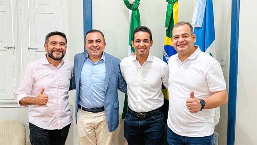 Imagem 1 -  Durante a reunião, os gestores discutiram possibilidades de parcerias administrativas e o fortalecimento da gestão pública, com o objetivo de promover melhorias conjuntas nas áreas prioritárias para a população. Além das tratativas institucionais, o Prefeito Sabino e o Vice Ivanildo também receberam, das mãos do Prefeito Allyson, o convite oficial para participar do Mossoró Cidade Junina, a maior festa junina do estado, símbolo da identidade nordestina.