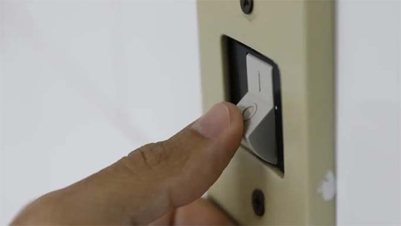 Imagem 1 -  Com a medida, os consumidores terão custo extra de R$ 4,463 a cada 100 quilowatts-hora (kWh) consumidos.   A medida foi adotada diante da queda no volume de chuvas e da diminuição da geração de energia por hidrelétricas, conforme projeções do Operador Nacional do Sistema Elétrico (ONS). Para compensar a baixa nas afluências, será necessário acionar usinas termoelétricas, que têm custo de produção mais elevado. 