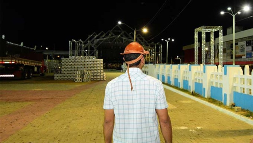 Imagem 1 - ‘’Este ano a Estação das Artes conta com mais espaço para o povo. Nós ampliamos a estrutura para garantir que mais pessoas tenham acesso aos shows, e claro, também garantimos a área da inclusão para pessoas com deficiência, uma marca também dos eventos da município’’, afirmou o gestor. O Mossoró Cidade Junina começa no próximo dia 7 de junho com o Pingo da Mei Dia, a partir das 12h. Imagem 1 - ‘’Este ano a Estação das Artes conta com mais espaço para o povo. Nós ampliamos a estrutura para garantir que mais pessoas tenham acesso aos shows, e claro, também garantimos a área da inclusão para pessoas com deficiência, uma marca também dos eventos da município’’, afirmou o gestor. O Mossoró Cidade Junina começa no próximo dia 7 de junho com o Pingo da Mei Dia, a partir das 12h.