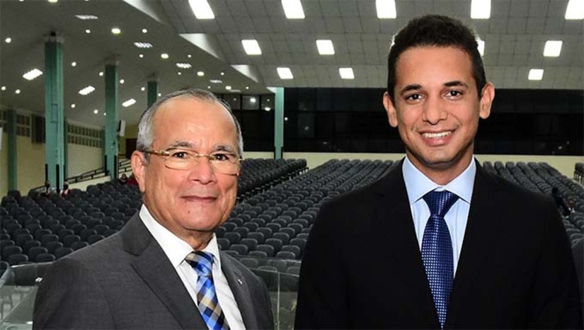 Imagem 1 -  Pastor Martim foi diretor do Colégio Evangélico, que contribuiu com a educação de centenas de jovens e crianças mossoroenses. Foi coordenador da Campanha Evangelística Cristo Vive que teve grande impacto na propagação do evangelho na cidade de Mossoró e região. A Medalha Prefeito Rodolfo Fernandes é concedida à personalidade que tenha se destacado com relevante serviços prestados à sociedade mossoroense. A honraria é entregue a uma personalidade por ano no dia 13 de junho, data em que Mossoró celebra a resistência ao Bando de Lampião. 