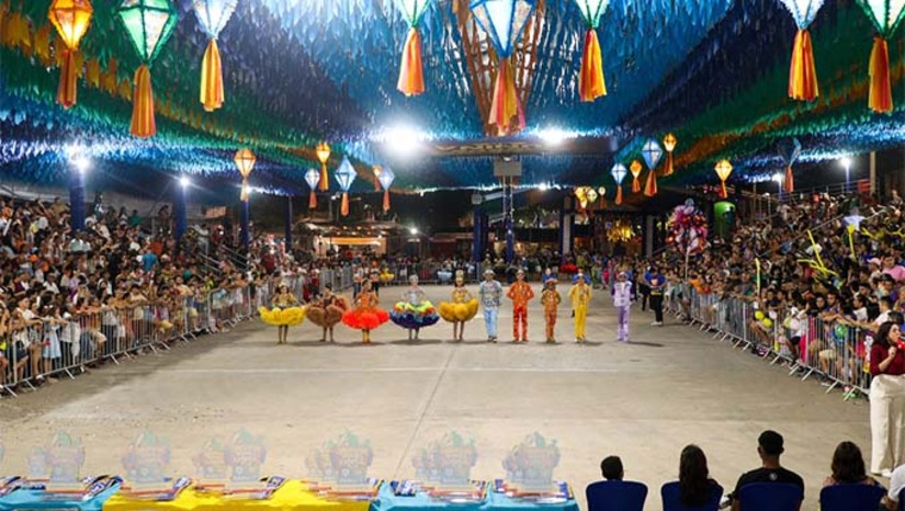Imagem 1 -  Nesta terça-feira (10), na Arena Deodete Dias, haverá apresentações do Festival da Melhor Idade, na Arena Deodete Dias. O Polo Cidadela, querido pelo público e lugar de encontro da cultura regional desde a comida típica à temática estética, será aberto também nesta terça (10). No Polo Antônio Francisco, será aberta também nesta terça-feira a exposição que conta a história do poeta mossoroense, localizada no Memorial da Resistência. Por fim, na Estação das Artes, a programação será iniciada na quarta-feira (11) com Simone Mendes, Dorgival Dantas e À Vontade.
