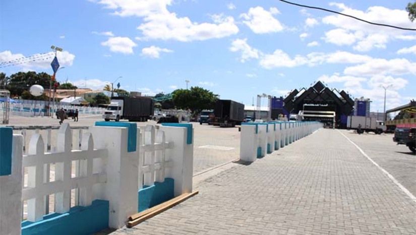 Imagem 1 -  As intervenções começam sempre a partir das 18h e seguem até o fim dos shows, com objetivo de garantir segurança, fluidez no trânsito e apoio aos serviços de emergência. Haverá pontos de intervenção no Polo Estação das Artes e no Polo Chuva de Bala. A Prefeitura orienta ainda que motoristas e pedestres redobrem a atenção nas áreas de intervenção, sigam a sinalização e respeitem as orientações dos agentes de trânsito.