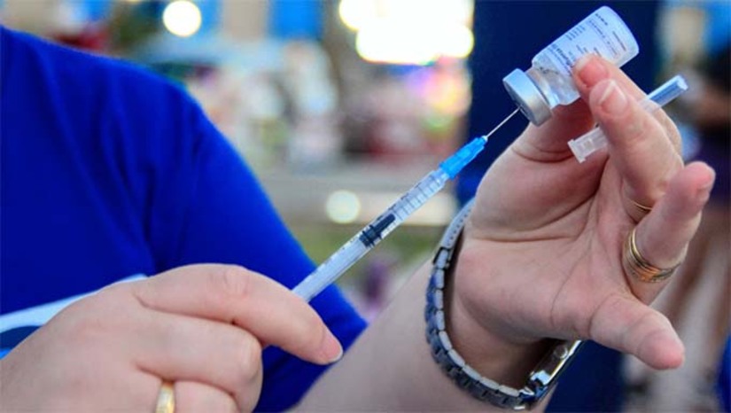 Imagem 1 - A Prefeitura de Mossoró está intensificando a vacinação contra o HPV para jovens de 15 a 19 anos, que devem procurar as Unidades Básicas de Saúde ou pontos itinerantes para receber a dose única do imunizante. A vacina também é destinada a crianças de 9 a 14 anos e grupos específicos definidos pelo Programa Nacional de Imunizações (PNI). Durante o Mossoró Cidade Junina 2025, a vacina estará disponível nos polos Cidadela e Arraiá do Povo Poeta Zé Lima. Imagem 1 - A Prefeitura de Mossoró está intensificando a vacinação contra o HPV para jovens de 15 a 19 anos, que devem procurar as Unidades Básicas de Saúde ou pontos itinerantes para receber a dose única do imunizante. A vacina também é destinada a crianças de 9 a 14 anos e grupos específicos definidos pelo Programa Nacional de Imunizações (PNI). Durante o Mossoró Cidade Junina 2025, a vacina estará disponível nos polos Cidadela e Arraiá do Povo Poeta Zé Lima.