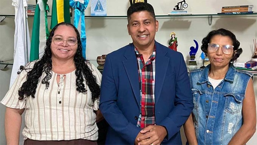 Imagem 1 -  Nesta semana, Genilson se reuniu com Helania Silva, da Cooperativa de Mulheres Empreendedoras e Artesãs de Mossoró e Oeste Potiguar (COOMEA), para discutir parcerias que garantam a presença do artesanato nas ações do Legislativo.  “O Câmara Popular será um canal direto com a população, e queremos que ele também funcione como vitrine para o talento das nossas artesãs”, afirmou o presidente Genilson Alves.