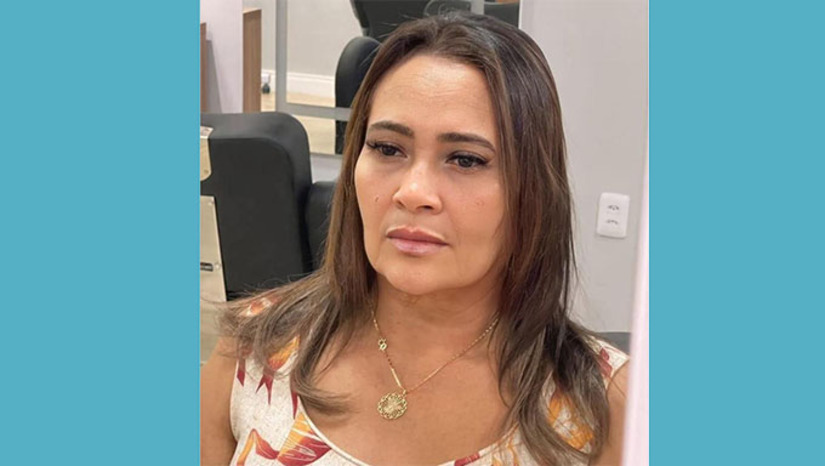 Imagem 1 -  Rosinha estava no Espetinho da Lena, quando os dois suspeitos chegaram numa motocicleta e a pegaram de surpresa, executando-a no local. Rosinha respondia pelo crime de tráfico de drogas em regime aberto desde ferreiro deste ano. O caso será investigado pela Delegacia de Polícia Civil da cidade de Apodi-RN, que fica perto.