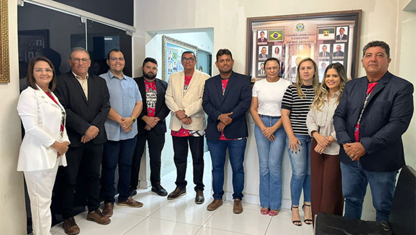 Imagem 1 -  A Prefeitura de Upanema apresentou, na última segunda-feira (16), o Plano Plurianual Participativo 2026-2029 à Câmara Municipal. O encontro reuniu representantes da gestão e vereadores. Como parte da elaboração do PPA, será realizada uma audiência pública e plenárias nas zonas urbana e rural. A população já pode enviar sugestões pelo telefone (84) 9 9834-9792.