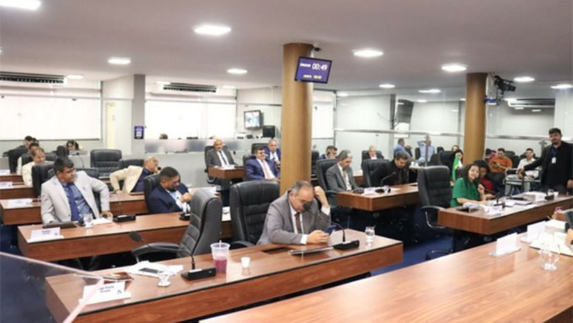 Imagem 1 -  Com a autorização dos vereadores, Mossoró dá um passo importante rumo à modernização de sua principal praça esportiva. O Projeto de Lei, enviado pelo Executivo, defendeu a concessão do terreno do Nogueirão, localizado na Avenida João da Escóssia, bairro Nova Betânia, mediante processo licitatório.  O projeto foi apreciado pelos vereadores e aprovado em sua redação original, por unanimidade, com 18 votos favoráveis.