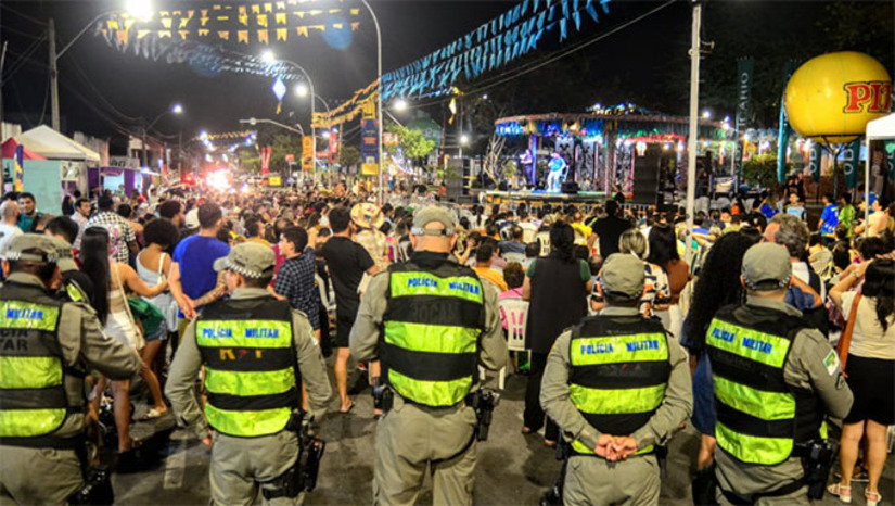 Imagem 1 -  As forças de segurança que atuam no MCJ 2025 se reuniram nesta terça-feira (24) para alinhar as estratégias da última semana do evento. O encontro destacou os bons resultados obtidos até o momento, com baixos índices de ocorrências, graças à integração entre os órgãos de segurança. Para a última semana do MCJ, a expectativa é manter o padrão de segurança observado até aqui. As equipes seguem em prontidão, com estratégias já definidas para o encerramento oficial no sábado (29), com o tradicional "Boca da Noite".