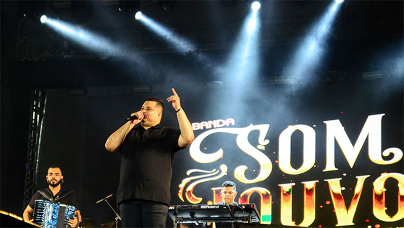 Imagem 1 -  O “Mossoró Sal & Luz” 2025 vai além dos shows musicais e oferece uma programação diversificada, com espaço para exposição de livros religiosos, momentos de adoração e louvor com diversas igrejas evangélicas e atividades para toda a família. O evento valoriza a cultura gospel no RN, movimenta a economia local com praça de alimentação e comércio, e conta com Espaço Kids gratuito para crianças. Também prioriza a inclusão, com o “Camarote da Inclusão” para pessoas com deficiência. O festival se consolida no calendário regional e acontece de 18 a 26 de julho.