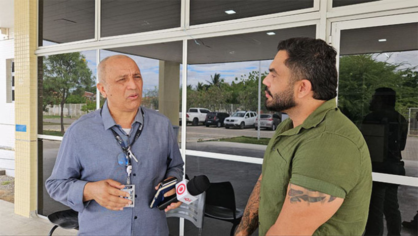 Imagem 1 -  Almir Mariano, esclareceu que a falta de insulina na rede municipal não foi por falta de recursos ou interesse da gestão. Segundo ele, a responsabilidade pela compra deveria ser do Ministério da Saúde, mas em Mossoró é feita com recursos próprios. Dois fatores causaram a escassez: a suspensão do envio de insulina pelo Governo do Estado no final de 2024, e a redução de insumo na indústria. A distribuição foi reprogramada para atender todos os pacientes cadastrados, entregando quantidades menores temporariamente. Mariano informou que o estoque foi normalizado nesta quinta-feira (10) e um novo lote chega na próxima semana. 