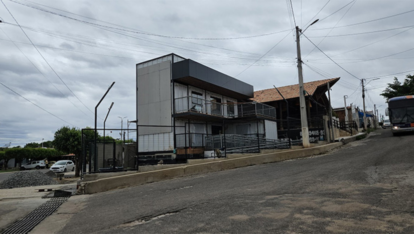 Imagem 1 - Primeira loja do empreendedor do SEBRAE no interior do Rio Grande do Norte está sendo feito em parceria com a Prefeitura Municipal de Apodi, nas margens da Lagoa. Segundo João Hélio e o ex-prefeito Alan Silveira, o empreendimento vai impulsionar o crescimento econômico dos pequenos empreendedores de Apodi e municípios vizinhos. Imagem 1 - Primeira loja do empreendedor do SEBRAE no interior do Rio Grande do Norte está sendo feito em parceria com a Prefeitura Municipal de Apodi, nas margens da Lagoa. Segundo João Hélio e o ex-prefeito Alan Silveira, o empreendimento vai impulsionar o crescimento econômico dos pequenos empreendedores de Apodi e municípios vizinhos.