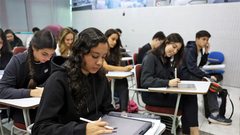 Imagem 1 -  Os interessados devem se inscrever, gratuitamente, até 18 de julho pelo Portal Único de Acesso ao Ensino Superior. O FIES tem 44.867 vagas disponíveis neste segundo semestre. O resultado da chamada única será divulgado em 29 de julho, e os pré-selecionados deverão complementar a inscrição de 30 de julho a 1º de agosto. Quem não for selecionado entra automaticamente na lista de espera, que será convocada de 5 de agosto a 19 de setembro. O MEC orienta atenção aos prazos e procedimentos do edital.