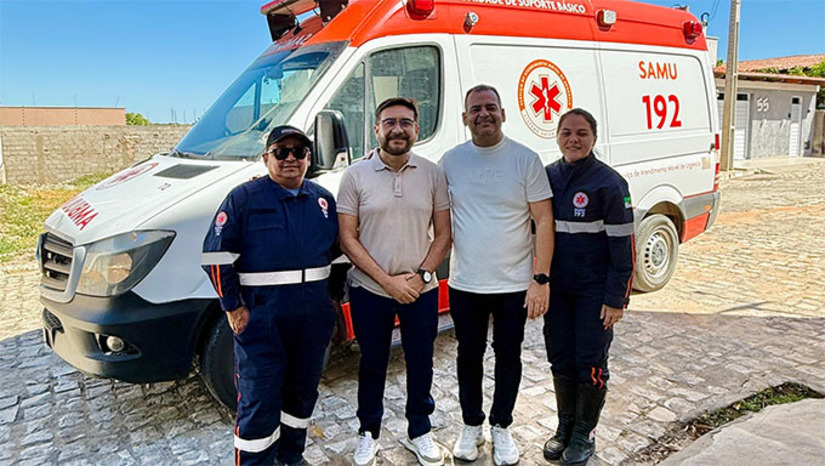 Imagem 1 -  O município de Apodi anunciou a chegada de uma ambulância de suporte avançado do SAMU, equipada com médico, enfermeiro e aparelhos de alta complexidade para atender casos graves. A conquista, resultado de articulação entre a gestão municipal e os governos federal e estadual, reforça o compromisso com a saúde pública. Com a nova unidade, Apodi passa a contar com duas ambulâncias do SAMU, ampliando a agilidade e segurança nos atendimentos de urgência e emergência.