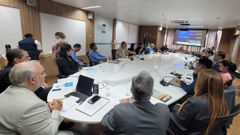 Imagem 1 -  O tema foi debatido nesta terça-feira, 15, entre os executivos do CERNE e Instituto SENAI de Inovação, em Natal-RN. Os data centers, que se caracterizam pelo alto consumo de energia, seria “a aposta de curto prazo” para diversificar a demanda das indústrias de energia eólica da região, em meio às perdas causadas pelos chamados “curtailments” do governo, explica o presidente do Conselho Administrativo do CERNE, Jean Paul Prates, acrescentando que “estamos vivendo um período em que atingimos um superávit bastante significativo de energia na região do Brasil Equatorial