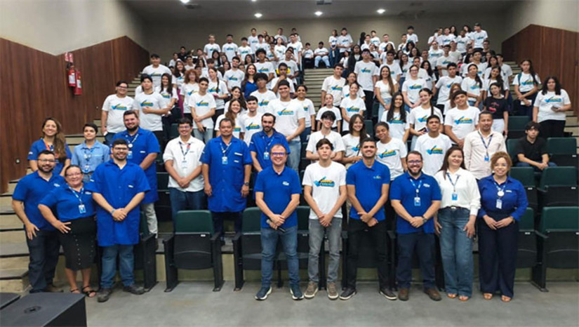 Imagem 1 -  Na segunda etapa do programa que teve inicio no sábado (19), são ofertadas capacitação profissional em mais de 30 cursos como Operador de Drone, Assistente Administrativo, Powe BI, cursos na área de culinária e muito mais, onde cada participante pôde escolher em qual se inscrever. Para a realização do programa, a Prefeitura de Mossoró, através da Secretaria Municipal de Assistência Social, Cidadania e Juventude, conta com parceria do Senac, Senai, SEST/SENAT e UFERSA.