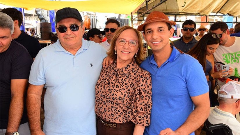 Imagem 1 -  Allyson visitou famílias de lideranças e amigos da cidade e também participou da feirinha de Caicó, que acontece dentro da programação da tradicional Festa de Sant’ana. Allyson Bezerra também foi recebido com carinho e entusiasmo pelo povo do Seridó. 