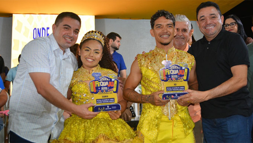 Imagem 1 -  Com a Arena das Quadrilhas novamente lotada, o público prestigiou mais uma sequência de apresentações marcadas por criatividade, talento e muito brilho.  O prefeito Kênio Azevedo também acompanhou a noite e destacou o entusiasmo e a organização: “Serra do Mel vive um momento de celebração da cultura e do talento do nosso povo. Estamos entregando um evento feito com dedicação e amor”.