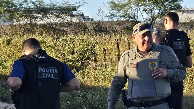 Imagem 1 - Serão convocados para o Curso de Formação 300 aprovados para agentes, 50 escrivãs e 50 delegados. Atualmente, existe 1.561 policiais civis na ativa no RN. Este número está muito abaixo do previsto em lei, que seria de 5.160 policiais civis. Mesmo sendo menos do que o estado precisa, o trabalho das forças de segurança tem alcançado bons resultados nos últimos anos e a convocação de 400 novos policiais civis, tende manter esta queda nos índices de violência no RN. É o que espera o Governo do Estado. Imagem 1 - Serão convocados para o Curso de Formação 300 aprovados para agentes, 50 escrivãs e 50 delegados. Atualmente, existe 1.561 policiais civis na ativa no RN. Este número está muito abaixo do previsto em lei, que seria de 5.160 policiais civis. Mesmo sendo menos do que o estado precisa, o trabalho das forças de segurança tem alcançado bons resultados nos últimos anos e a convocação de 400 novos policiais civis, tende manter esta queda nos índices de violência no RN. É o que espera o Governo do Estado.