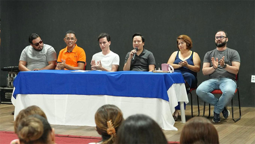 Imagem 1 -  A cidade de Caraúbas anunciou um programa inédito de castração de animais em situação de rua, que beneficiará 500 cães e gatos. Com investimento de R$ 200 mil em recursos próprios, a iniciativa visa controlar a população de animais abandonados, prevenir doenças e melhorar a qualidade de vida dos animais vulneráveis. O prefeito Givago Barreto destacou que o projeto cumpre um compromisso de campanha e reafirma o compromisso da gestão com o bem-estar animal e a responsabilidade social.