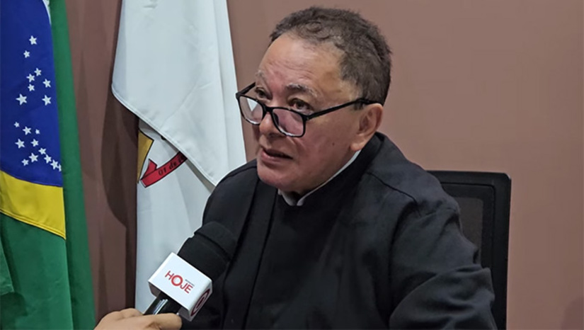 Imagem 1 - Armando Lúcio Ribeiro, com mais de 3 décadas de atuação na Promotoria Criminal de Mossoró-RN e professor de direito penal da Faculdade de Direito da UERN, diz que os crimes praticados por facções não deveriam ser submetidos ao Tribunal do Júri Popular, mas a um juiz togado, e a pena perpétua seria a medida mais adequada para punir o crime organizado. Imagem 1 - Armando Lúcio Ribeiro, com mais de 3 décadas de atuação na Promotoria Criminal de Mossoró-RN e professor de direito penal da Faculdade de Direito da UERN, diz que os crimes praticados por facções não deveriam ser submetidos ao Tribunal do Júri Popular, mas a um juiz togado, e a pena perpétua seria a medida mais adequada para punir o crime organizado.