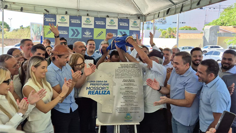 Imagem 1 -  O prefeito Allyson Bezerra destacou, ao MH, que vai entregar as outras três unidades do CAPs até o final ano, assim como as Unidade Básicas de Saúde que faltam serem entregues e também a Políclínica que está sendo construída dentro da UFERSA. “Isso faz com que as pessoas recebam os cuidados devidos e não termine numa UPA. Se não fizer saúde de base, pode botar uma UPA em cada esquina que não vai ser o suficiente”, explica a Senadora Zenaide Maia, que é médica e entusiasta do fortalecimento dos serviços de saúde de base.