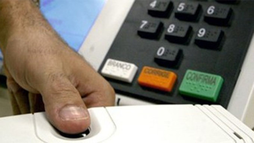 Imagem 1 - Especialmente voltada para eleitores que não realizaram a coleta da biometria durante os anos de pandemia, a campanha contará com uma série de postagens em diferentes mídias para incentivar o eleitorado a realizar o cadastro biométrico. A meta é ampliar a identificação digital dos eleitores, garantindo mais segurança, rapidez e transparência ao processo eleitoral. Imagem 1 - Especialmente voltada para eleitores que não realizaram a coleta da biometria durante os anos de pandemia, a campanha contará com uma série de postagens em diferentes mídias para incentivar o eleitorado a realizar o cadastro biométrico. A meta é ampliar a identificação digital dos eleitores, garantindo mais segurança, rapidez e transparência ao processo eleitoral.