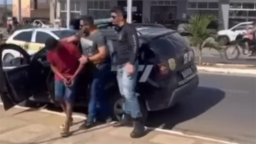 Imagem 1 -  Ao analisarem as imagens das câmeras de segurança, os policiais perceberam que o autor do crime tinha dificuldades motoras e o chamaram para prestar esclarecimentos na Delegacia. Ao se apresentar o adelegado, estava usando roupas semelhantes a do autor do crime. Ele negou ter praticado o crime, dizando que estava em casa. Seus familiares o desmentiram. Diantes dos fatos, a Justiça mandou prendê-lo.
