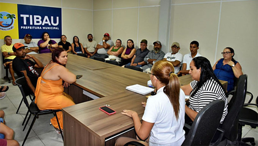 Imagem 1 -  Secretária Madilene Felix, de Turismo, iniciou os preparativos ouvindo os comerciantes e também empresários que atuam no comércio local e destacou informações essenciais sobre os três dias de festival, incluindo horários, novidades, regras e responsabilidades dos participantes; A previsão é que o IV Festival Gastrônico ocorra em outubro.