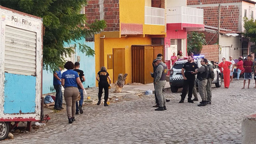 Imagem 1 -  Homicídio aconteceu no final da tarde desta segunda-feira na Rua Rivaldo Dantas de Faria no bairro Santo Antônio, zona norte de Mossoró. Caso será investigado pela polícia civil.