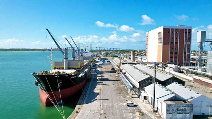 Imagem 1 - Parte dos recursos serão para dragar o canal de acesso, reformar armazém com usina fotovoltaicas, construir defensas da Ponte Nilton Navarro e instalação de dolfins, além de estudos para implantação do Porto-Industria Verde Imagem 1 - Parte dos recursos serão para dragar o canal de acesso, reformar armazém com usina fotovoltaicas, construir defensas da Ponte Nilton Navarro e instalação de dolfins, além de estudos para implantação do Porto-Industria Verde