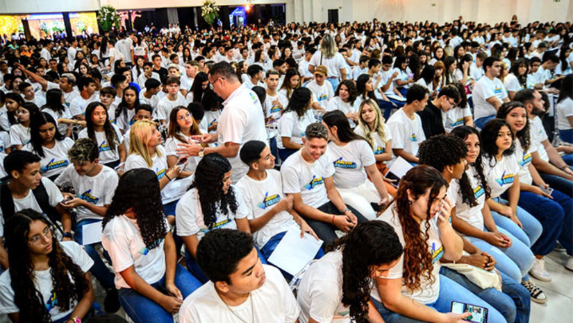 Imagem 1 -  O prazo para inscrição vai de 12 a 29 de agosto. As inscrições podem ser feitas pelo site jovemfuturo.mossoro.rn.gov.br ou através do aplicativo “Jovem do Futuro”, disponível para os sistemas Android e iOS. Para os jovens que precisarem de auxílio, é possível realizar a inscrição presencialmente nos Centros de Referência de Assistência Social (CRASs) do município.