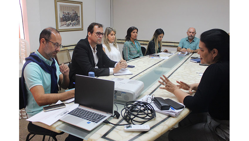 Imagem 1 - A deliberação pela paralisação, tomada em Assembleia Geral Extraordinária no dia 5 de agosto, é uma resposta à falta de negociação por parte do Governo do Estado e da gestão da Fundase. Em pauta, os trabalhadores, representados pelo SINAI-RN, reivindicam a implantação de auxílio-fardamento e auxílio-alimentação, melhorias estruturais, a jornada de 6 horas corridas, combate ao assédio moral e a implantação do adicional de periculosidade para diversas categorias, entre outros pontos. Imagem 1 - A deliberação pela paralisação, tomada em Assembleia Geral Extraordinária no dia 5 de agosto, é uma resposta à falta de negociação por parte do Governo do Estado e da gestão da Fundase. Em pauta, os trabalhadores, representados pelo SINAI-RN, reivindicam a implantação de auxílio-fardamento e auxílio-alimentação, melhorias estruturais, a jornada de 6 horas corridas, combate ao assédio moral e a implantação do adicional de periculosidade para diversas categorias, entre outros pontos.