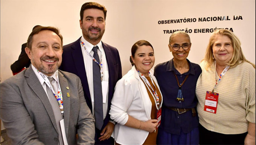 Imagem 1 - “Tivemos a oportunidade de encontrar a ministra Marina e colocar toda a potencialidade das nossas universidades na construção da programação da COP30. Também tivemos a oportunidade de dizer que já estamos submetendo os nossos projetos e programas estruturantes nesse desenvolvimento sustentável do nosso país. Eu tenho certeza que as nossas universidades terão condições de participar ativamente desse movimento internacional”, afirmou a reitora da Uern e presidente da Abruem. Imagem 1 - “Tivemos a oportunidade de encontrar a ministra Marina e colocar toda a potencialidade das nossas universidades na construção da programação da COP30. Também tivemos a oportunidade de dizer que já estamos submetendo os nossos projetos e programas estruturantes nesse desenvolvimento sustentável do nosso país. Eu tenho certeza que as nossas universidades terão condições de participar ativamente desse movimento internacional”, afirmou a reitora da Uern e presidente da Abruem.