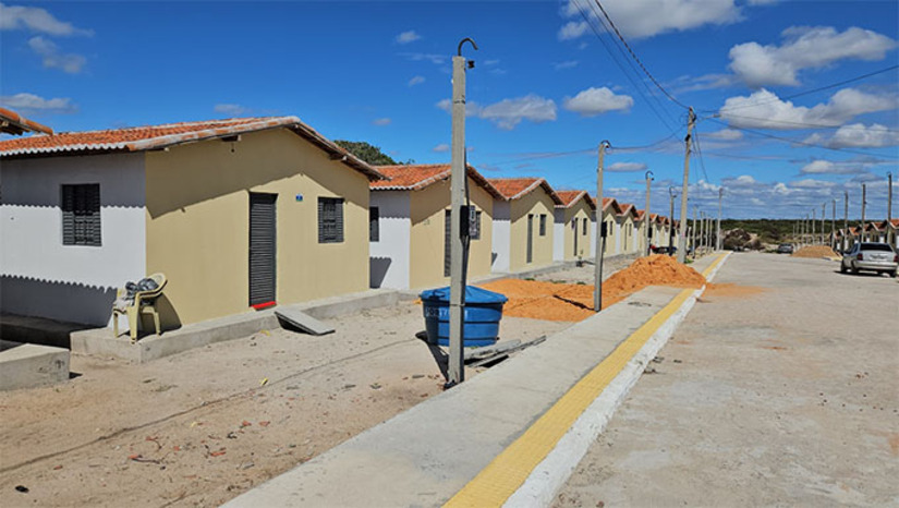 Imagem 1 - As inscrições ocorrem entre os dias 18 a 22 de agosto e 25 a 29 de agosto, na Secretaria Municipal de Trabalho, Habitação e Assistência Social (SEMTHAS). Destinado a erradicar moradias irregulares, o programa é direcionado a moradores que residem em Tibau há pelo menos cinco anos e que atendem critérios como renda familiar mensal de até três salários mínimos, não posse de imóvel em outro município, e não ter sido beneficiário de programas habitacionais. Também é necessário estar inscrito no Cadastro Único com NIS ativo. Imagem 1 - As inscrições ocorrem entre os dias 18 a 22 de agosto e 25 a 29 de agosto, na Secretaria Municipal de Trabalho, Habitação e Assistência Social (SEMTHAS). Destinado a erradicar moradias irregulares, o programa é direcionado a moradores que residem em Tibau há pelo menos cinco anos e que atendem critérios como renda familiar mensal de até três salários mínimos, não posse de imóvel em outro município, e não ter sido beneficiário de programas habitacionais. Também é necessário estar inscrito no Cadastro Único com NIS ativo.