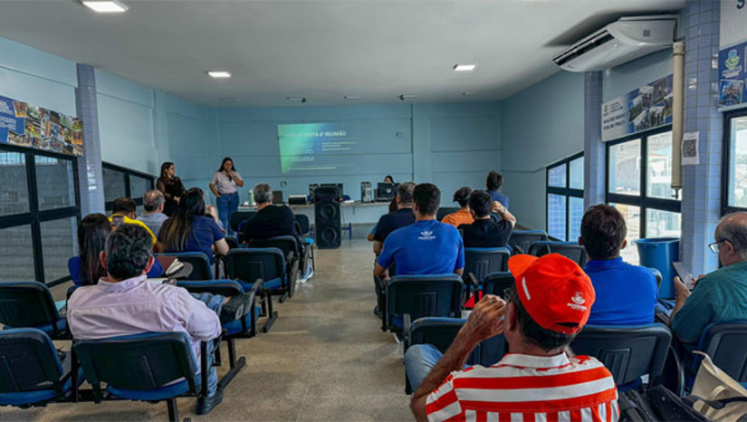 Imagem 1 -  Nesta segunda-feira (18), a Presidente do Novo Plano Diretor e também Secretária de Meio Ambiente e Urbanismo (SEMURB), Sariny Nobre, reuniu integrantes do núcleo gestor para deliberações. Nesta primeira etapa, a comissão especial do projeto trabalha na captação de dados do município para a execução de um panorama atualizado da cidade, dados estes que formarão o novo plano de trabalho. A expectativa é de que em setembro seja iniciada a fase de oficinas e audiências públicas com a sociedade em geral. 