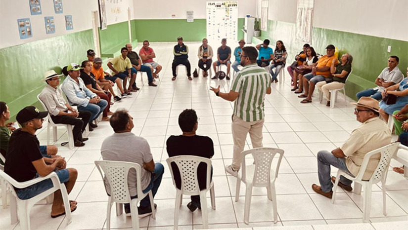 Imagem 1 - A iniciativa teve como propósito fortalecer o diálogo com os produtores, ouvir demandas, discutir melhorias e encaminhar soluções de forma prática e participativa. O encontro foi considerado bastante produtivo pelos representantes da pasta, que destacaram a importância da aproximação entre gestão pública e trabalhadores do campo. Como resultado, ficou definida a criação de uma agenda mensal de reuniões, garantindo um espaço contínuo de escuta e acompanhamento. Imagem 1 - A iniciativa teve como propósito fortalecer o diálogo com os produtores, ouvir demandas, discutir melhorias e encaminhar soluções de forma prática e participativa. O encontro foi considerado bastante produtivo pelos representantes da pasta, que destacaram a importância da aproximação entre gestão pública e trabalhadores do campo. Como resultado, ficou definida a criação de uma agenda mensal de reuniões, garantindo um espaço contínuo de escuta e acompanhamento.