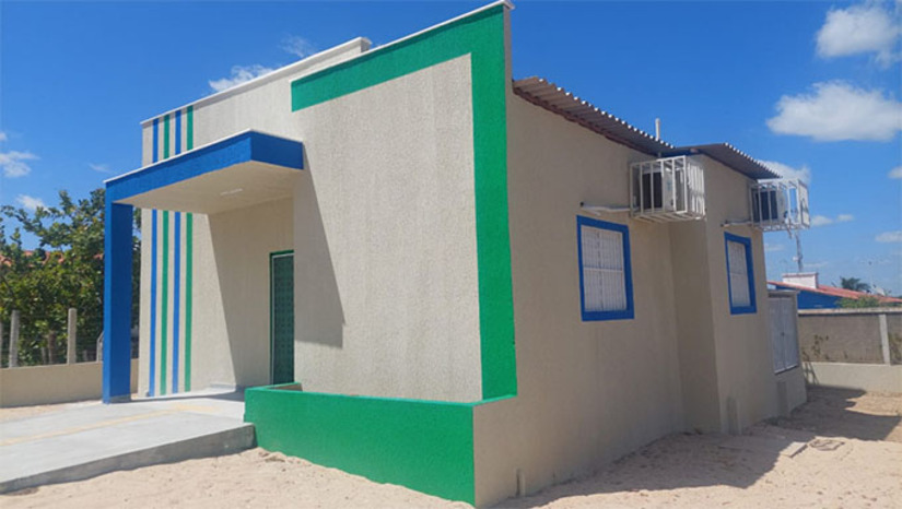 Imagem 1 - A obra, executada pela prefeitura de Mossoró vai garantir à população da comunidade de Mulunguzinho mais acesso a serviços gratuitos e essenciais de saúde. O novo equipamento conta com consultório médico, consultório odontológico, sala de procedimentos que abrange curativos, imunização e esterilização, consultório de enfermagem para triagem, além de dois banheiros adaptados para pessoas com deficiência e dependências de apoio. Imagem 1 - A obra, executada pela prefeitura de Mossoró vai garantir à população da comunidade de Mulunguzinho mais acesso a serviços gratuitos e essenciais de saúde. O novo equipamento conta com consultório médico, consultório odontológico, sala de procedimentos que abrange curativos, imunização e esterilização, consultório de enfermagem para triagem, além de dois banheiros adaptados para pessoas com deficiência e dependências de apoio.