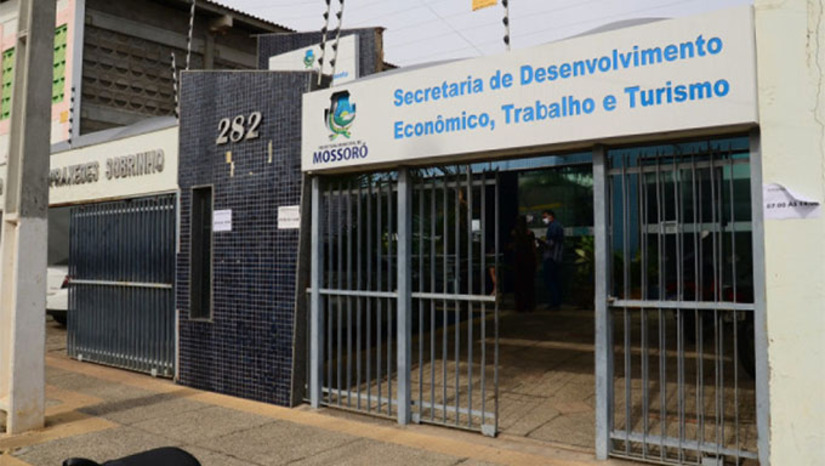 Imagem 1 - O PotiAgro Hub representa uma virada de chave para o agro potiguar. Sediado em Mossoró. Ele será um ponto de convergência entre produtores, startups, universidades, centros de pesquisa, setor privado e poder público. Seu propósito é capitanear projetos estratégicos, atrair investimentos e mobilizar recursos nacionais e internacionais para a inovação no agro. Será um ambiente vivo de experimentação, onde tecnologia, sustentabilidade e inteligência de mercado se encontram para gerar soluções concretas — do campo à mesa. Imagem 1 - O PotiAgro Hub representa uma virada de chave para o agro potiguar. Sediado em Mossoró. Ele será um ponto de convergência entre produtores, startups, universidades, centros de pesquisa, setor privado e poder público. Seu propósito é capitanear projetos estratégicos, atrair investimentos e mobilizar recursos nacionais e internacionais para a inovação no agro. Será um ambiente vivo de experimentação, onde tecnologia, sustentabilidade e inteligência de mercado se encontram para gerar soluções concretas — do campo à mesa.