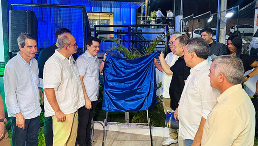 Imagem 1 -  Esta é a segunda unidade do SEBRAE instalada no Rio Grande do Norte. A primeira foi na capital do estado. A Loja do Empreendedor do Sebrae é para quem quer empreender, crescer nos negócios: “Hoje é um dia marcante para Apodi e para toda a região Oeste", diz o prefeito Sabino Neto”. O ex-prefeito Alan Silveira, hoje Secretário de Desenvolvimento do Rio Grande do Norte, também festejou. "Sonho Realizado, diz o secretário Alan Silveira, membro do Conselho Deliberativo do Sebrae