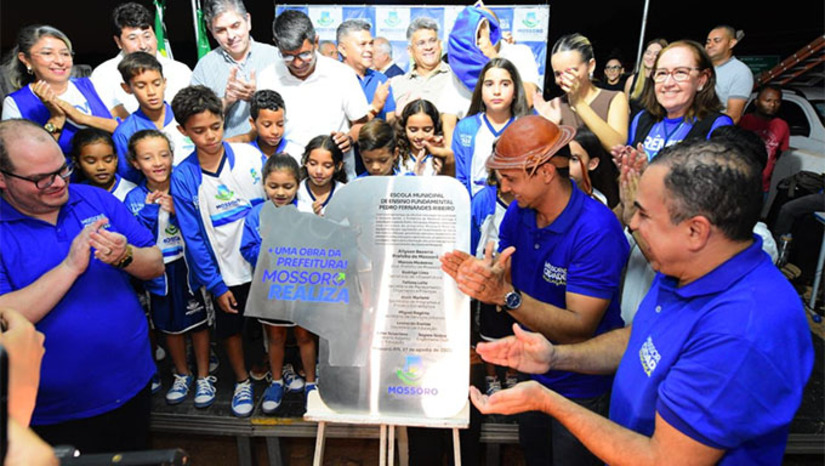 Imagem 1 - “A entrega dessa escola é a verdadeira representação de como a educação pode transformar vidas. Esse é um momento muito emocionante onde vemos crianças, famílias, recebendo a oportunidade de estudar, de se desenvolver, de transformar a sua realidade”, afirmou Allyson Bezerra. Imagem 1 - “A entrega dessa escola é a verdadeira representação de como a educação pode transformar vidas. Esse é um momento muito emocionante onde vemos crianças, famílias, recebendo a oportunidade de estudar, de se desenvolver, de transformar a sua realidade”, afirmou Allyson Bezerra.