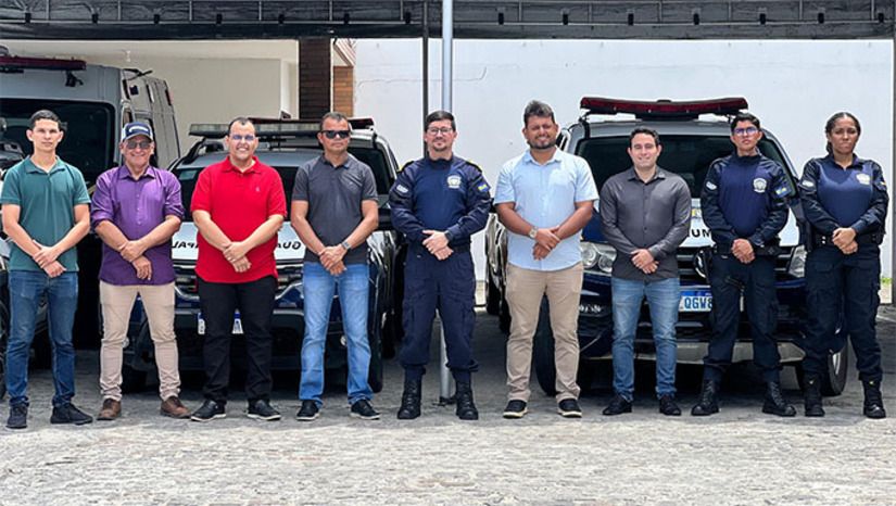 Imagem 1 -  O objetivo da visita foi conhecer de perto o sistema de segurança pública e tecnologia implementado na cidade, considerado referência no RN. Atualmente, Upanema já conta com um sistema de monitoramento por meio de aproximadamente 30 câmeras distribuídas em diferentes pontos da cidade, em apoio às forças de segurança. A expectativa, com a troca de experiências, é aprimorar o modelo e expandir a eficiência do serviço no município.