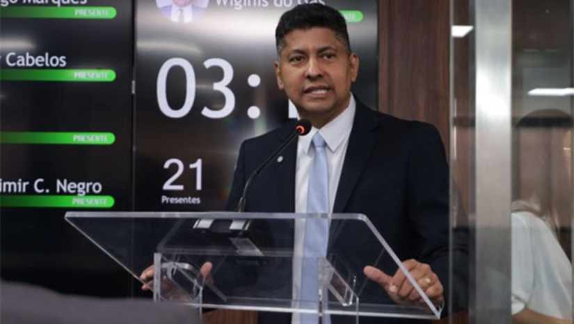 Imagem 1 -  A Câmara de Mossoró recebeu a Medalha “Top Legislativo”, pelo projeto Câmara Popular. “Saber que estamos no caminho certo e que o que estamos fazendo está sendo visto nos motiva ainda mais”, afirmou Genilson. Segundo o parlamentar, o “Câmara Popular” foi idealizado com o objetivo de aproximar o Legislativo da população, levando sessões e ações da Câmara diretamente às comunidades, tanto na zona urbana quanto na rural. A primeira edição acontecerá em outubro, na região do bairro Santo Antônio.