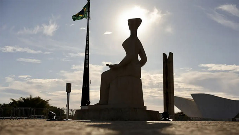 Imagem 1 -  A retomada do julgamento nesta quarta, serão ouvidas as sustentações dos advogados de Bolsonaro; do ex-ministro do Gabinete de Segurança Institucional (GSI) Augusto Heleno; do ex-ministro da Defesa Paulo Sérgio Nogueira e do general Braga Netto, ex-ministro de Bolsonaro e candidato à vice na chapa de 2022.  Foram destinadas oito sessões para análise do caso. A primeira foi realizada na última terça-feira (2). As demais foram marcadas para os dias 3, 9, 10 e 12 de setembro.