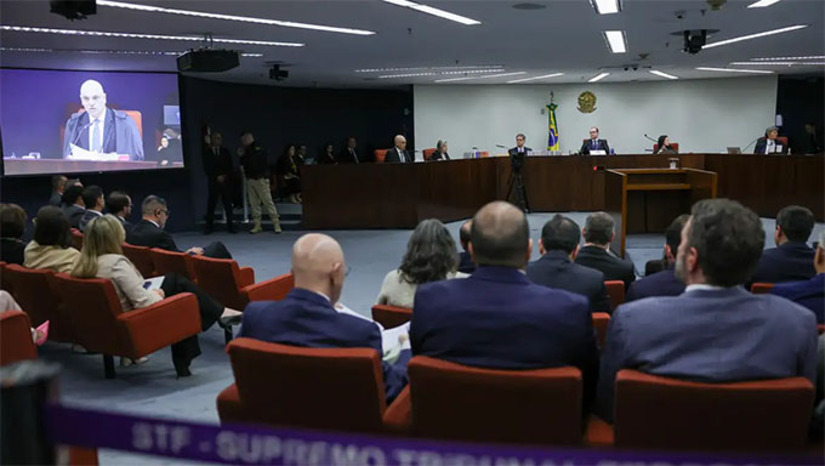 Imagem 1 - Nesta semana, o colegiado vai iniciar a votação que pode condenar Bolsonaro e os outros réus a mais de 30 anos de prisão. Foram reservadas as sessões dos dias 9,10,11 e 12 de setembro para finalização do julgamento. Na terça-feira (9), às 9h, a sessão será aberta pelo presidente da Primeira Turma, ministro Cristiano Zanin. Em seguida, será passada a palavra ao relator, ministro Alexandre de Moraes, que será o primeiro a votar. Imagem 1 - Nesta semana, o colegiado vai iniciar a votação que pode condenar Bolsonaro e os outros réus a mais de 30 anos de prisão. Foram reservadas as sessões dos dias 9,10,11 e 12 de setembro para finalização do julgamento. Na terça-feira (9), às 9h, a sessão será aberta pelo presidente da Primeira Turma, ministro Cristiano Zanin. Em seguida, será passada a palavra ao relator, ministro Alexandre de Moraes, que será o primeiro a votar.