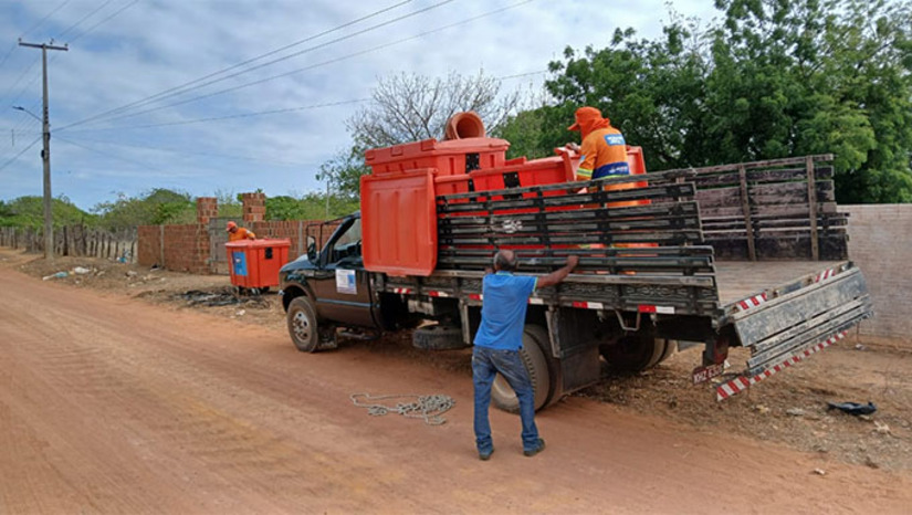 Imagem 1 -  Inicialmente, sete assentamentos serão beneficiados diretamente com ações de coleta de resíduos sólidos, como Cabelo de Nego, Cristais, Guarujá, São José I, São Cristóvão, São José II e Santa Rita de Cássia. Todas as terças-feiras, o serviço de recolhimento desses resíduos será realizado. Assim, as comunidades listadas já podem contar com uma data fixa para o descarte correto deste material, evitando vias poluídas e garantindo mais bem-estar.