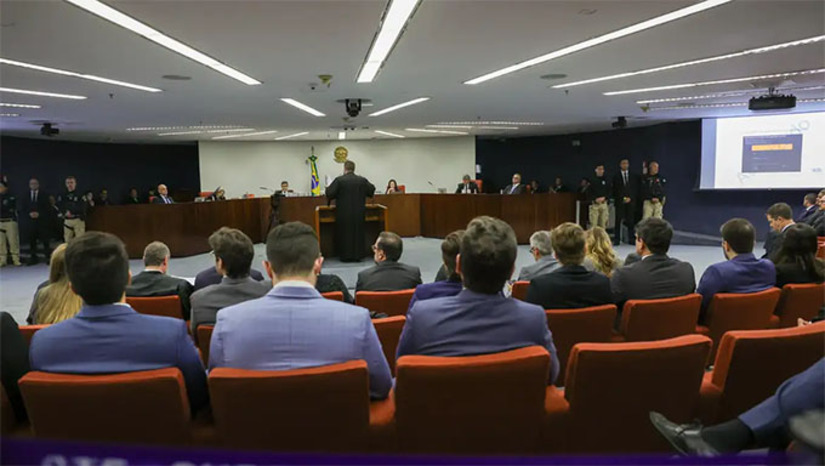 Imagem 1 -  A partir de hoje, será iniciada a votação que resultará na condenação ou absolvição dos réus. Também foram reservadas as sessões dos dias 10,11 e 12 de setembro para finalização do julgamento. Todos os réus respondem pelos crimes de organização criminosa armada, tentativa de abolição violenta do Estado Democrático de Direito, golpe de Estado, dano qualificado pela violência e grave ameaça e deterioração de patrimônio tombado.