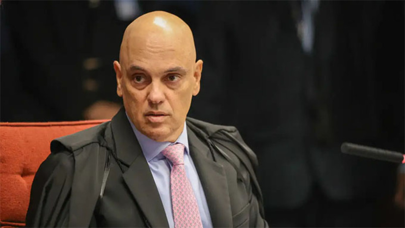 Imagem 1 - Moraes iniciou seu voto sobre o mérito do caso afirmando haver ao menos 13 atos executórios que comprovam a existência da organização criminosa golpista e sua ação coordenada e planejada, em “uma cronologia criminosa lógica no sentido da obtenção dos resultados pretendidos pela organização criminosa”. Nesta terça-feira (9), a Primeira Turma retomou o julgamento que pode condenar Bolsonaro e mais sete aliados por uma trama golpista que teria atuado para reverter o resultado das eleições de 2022. Imagem 1 - Moraes iniciou seu voto sobre o mérito do caso afirmando haver ao menos 13 atos executórios que comprovam a existência da organização criminosa golpista e sua ação coordenada e planejada, em “uma cronologia criminosa lógica no sentido da obtenção dos resultados pretendidos pela organização criminosa”. Nesta terça-feira (9), a Primeira Turma retomou o julgamento que pode condenar Bolsonaro e mais sete aliados por uma trama golpista que teria atuado para reverter o resultado das eleições de 2022.