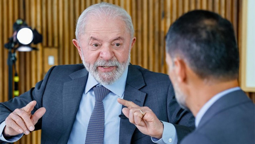 Imagem 1 -  Pesquisa divulgada pela CNT nesta segunda-feira (8) mostra o presidente Lula da Silva na 1ª posição para a Presidência em 2026 em três cenários estimulados para o 1º turno com mais de 30% das intenções de voto. Os colocados em seguida nos três cenários são o ex-presidente Jair Bolsonaro (29,7%), Tarcísio de Freitas (17,1%) e Eduardo Bolsonaro (14,6%). O levantamento ouviu 2.002 pessoas entre 3 e 6 de setembro. 