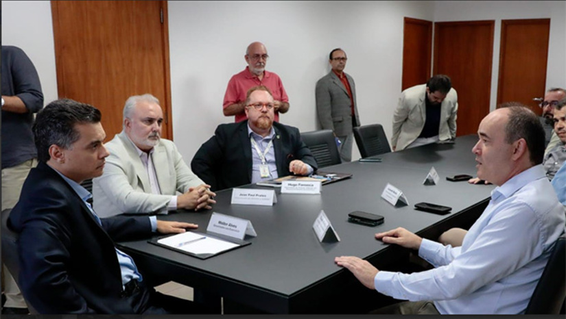 Imagem 1 - "Isso é muito importante porque é a primeira vez que temos uma fabricante de equipamentos sediada no Rio Grande do Norte. Isso é indústria, não é comércio; é indústria mesmo, tem toda a cadeia produtiva, fornecedores de equipamentos, peças, pessoal fazendo a manutenção e operação dos equipamentos, colocando peças, importando e exportando peças de turbinas, enfim, fazendo todos os serviços a partir daqui", explicou o ex-senador e atual presidente do Centro de Estratégias em Recursos Naturais e Energia (CERNE), Jean-Paul Prates. Imagem 1 - "Isso é muito importante porque é a primeira vez que temos uma fabricante de equipamentos sediada no Rio Grande do Norte. Isso é indústria, não é comércio; é indústria mesmo, tem toda a cadeia produtiva, fornecedores de equipamentos, peças, pessoal fazendo a manutenção e operação dos equipamentos, colocando peças, importando e exportando peças de turbinas, enfim, fazendo todos os serviços a partir daqui", explicou o ex-senador e atual presidente do Centro de Estratégias em Recursos Naturais e Energia (CERNE), Jean-Paul Prates.