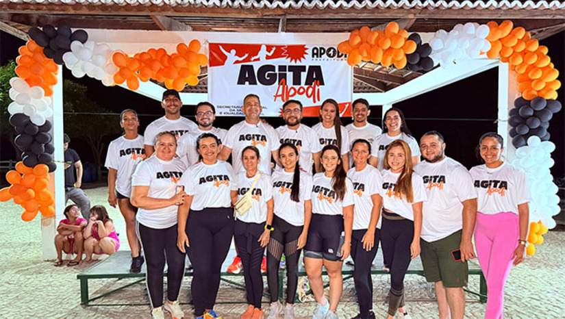 Imagem 1 - A abertura do Agita Apodi reuniu mais de 250 participantes em uma noite de muita dança funcional, música e integração. O evento contou com a presença do prefeito Sabino, do vice-prefeito Ivanildo e de secretários municipais, que destacaram o compromisso da gestão em promover saúde e bem-estar. Realizado pela Secretaria da Mulher em parceria com a Secretaria de Esportes, o projeto oferece aulas abertas ao público e segue com programação especial para diferentes perfis de participantes. Além das atividades, os inscritos também receberam brindes como parte da experiência. Imagem 1 - A abertura do Agita Apodi reuniu mais de 250 participantes em uma noite de muita dança funcional, música e integração. O evento contou com a presença do prefeito Sabino, do vice-prefeito Ivanildo e de secretários municipais, que destacaram o compromisso da gestão em promover saúde e bem-estar. Realizado pela Secretaria da Mulher em parceria com a Secretaria de Esportes, o projeto oferece aulas abertas ao público e segue com programação especial para diferentes perfis de participantes. Além das atividades, os inscritos também receberam brindes como parte da experiência.